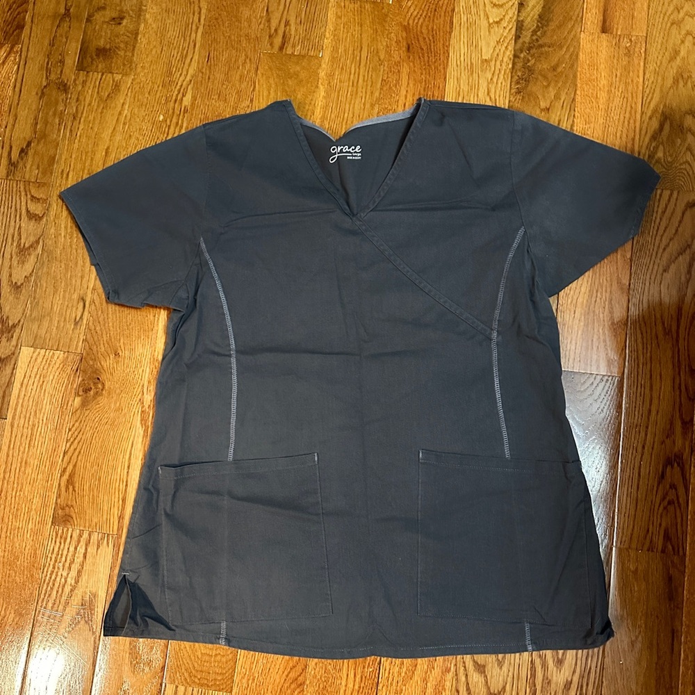 Women’s gray scrub top. Brand: Grace. Size: Large